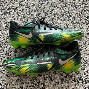 Nike phantom soccer cleats size 1